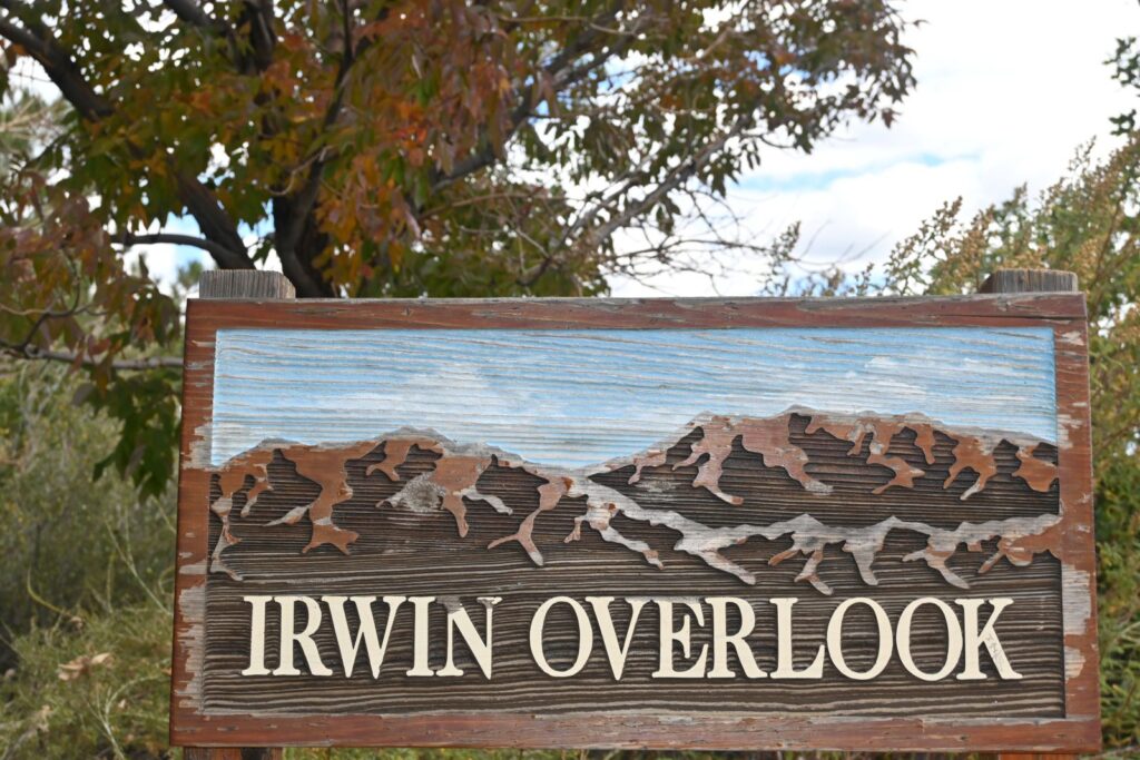 Sign that says "Irwin Overlook"